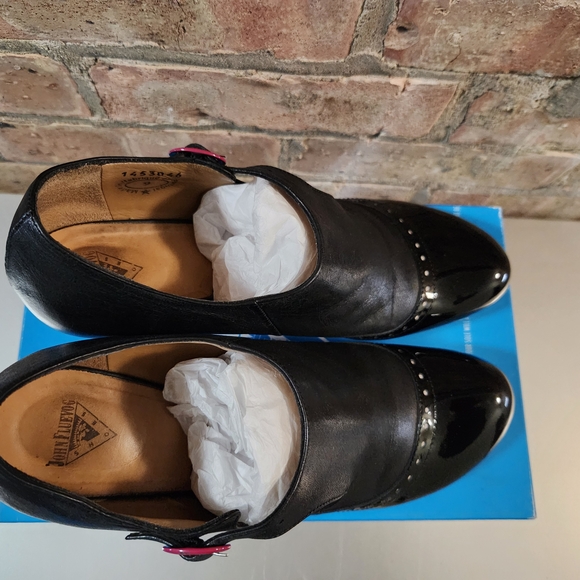 John Fluevog Black Heels with Ergonomic Design - Picture 3 of 8